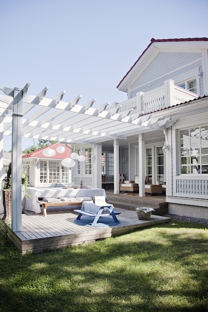 23 - 5 Outdoor Decks We'd Love to Lounge On